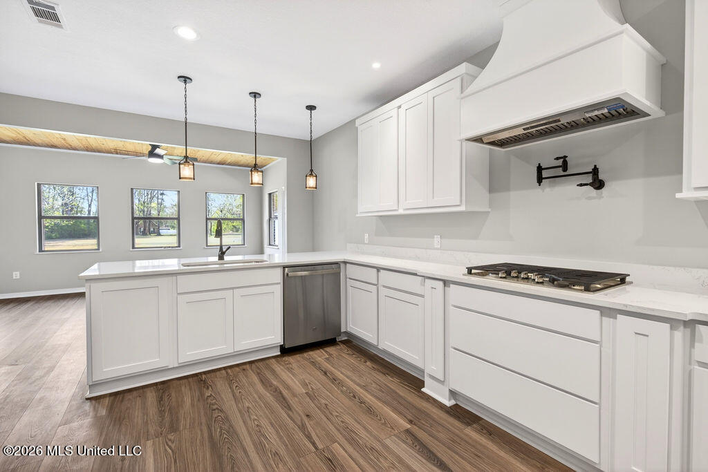 18265 Landon Road Gulfport, MS 39503 - Photo 27 of 83 Quartz Counter tops