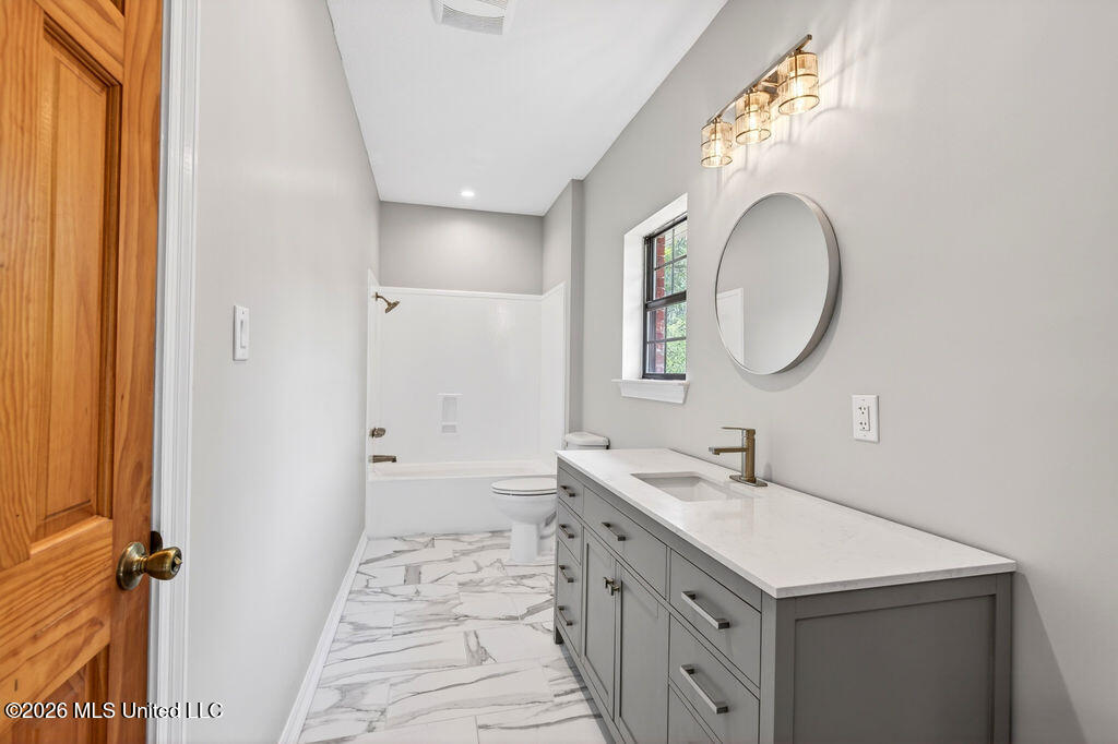 18265 Landon Road Gulfport, MS 39503 - Photo 36 of 83 Hallway bathroom