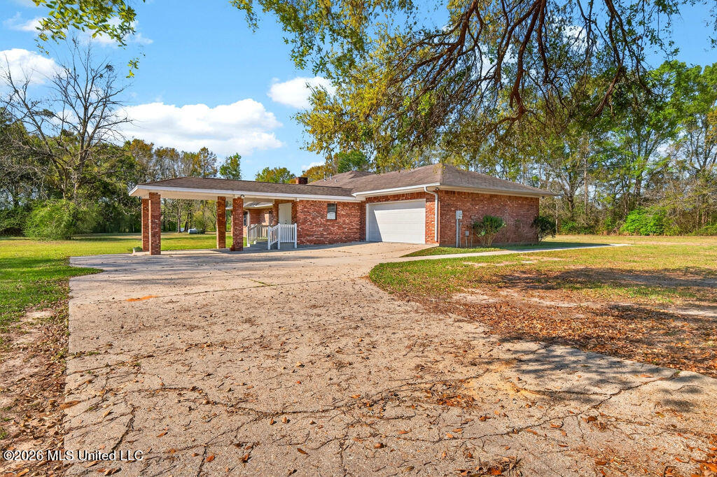 18265 Landon Road Gulfport, MS 39503 - Photo 4 of 83 Left side