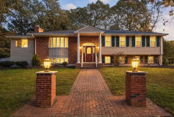 $2,199,000 | 8 Phinney Road, Lexington, MA 02421