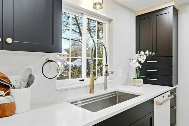 $2,199,000 | 8 Phinney Road, Lexington, MA 02421