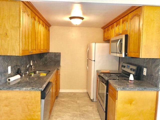 1067 Cornwall East Boca Raton, FL 33434 - Photo 2 of 21 Kitchen