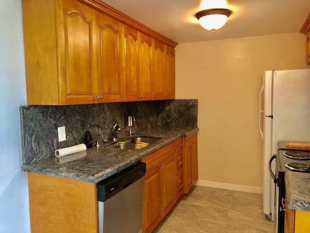 1067 Cornwall East Boca Raton, FL 33434 - Photo 4 of 21 Kitchen