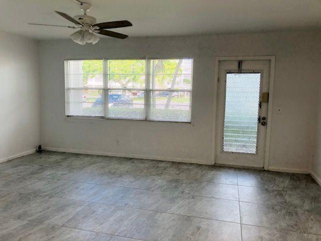 1067 Cornwall East Boca Raton, FL 33434 - Photo 6 of 21 Living Room