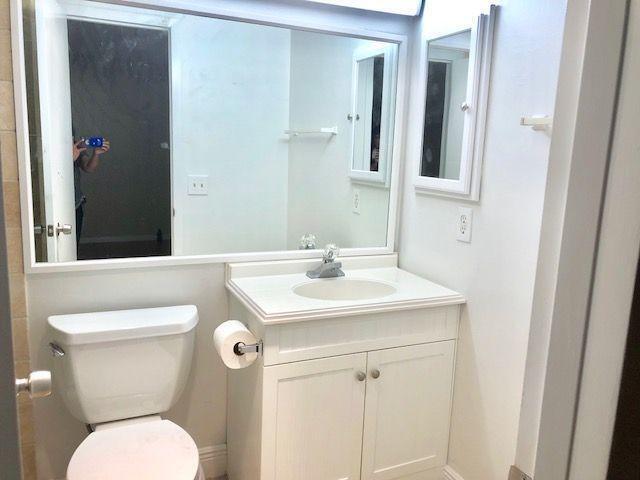 1067 Cornwall East Boca Raton, FL 33434 - Photo 10 of 21 Master Bathroom