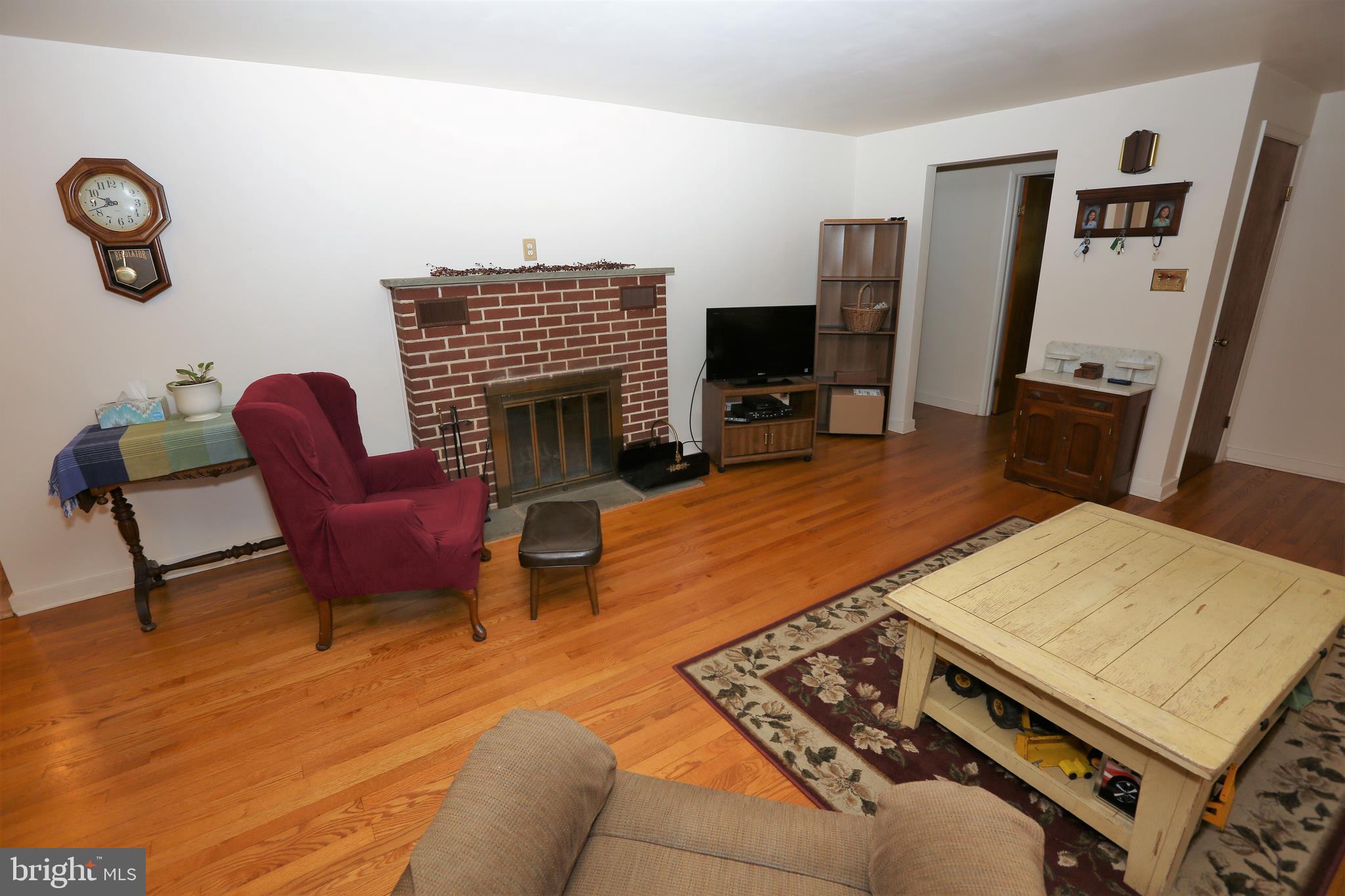 135 Orchard Road Perkasie, PA 18944 - Photo 6 of 15 Living Room