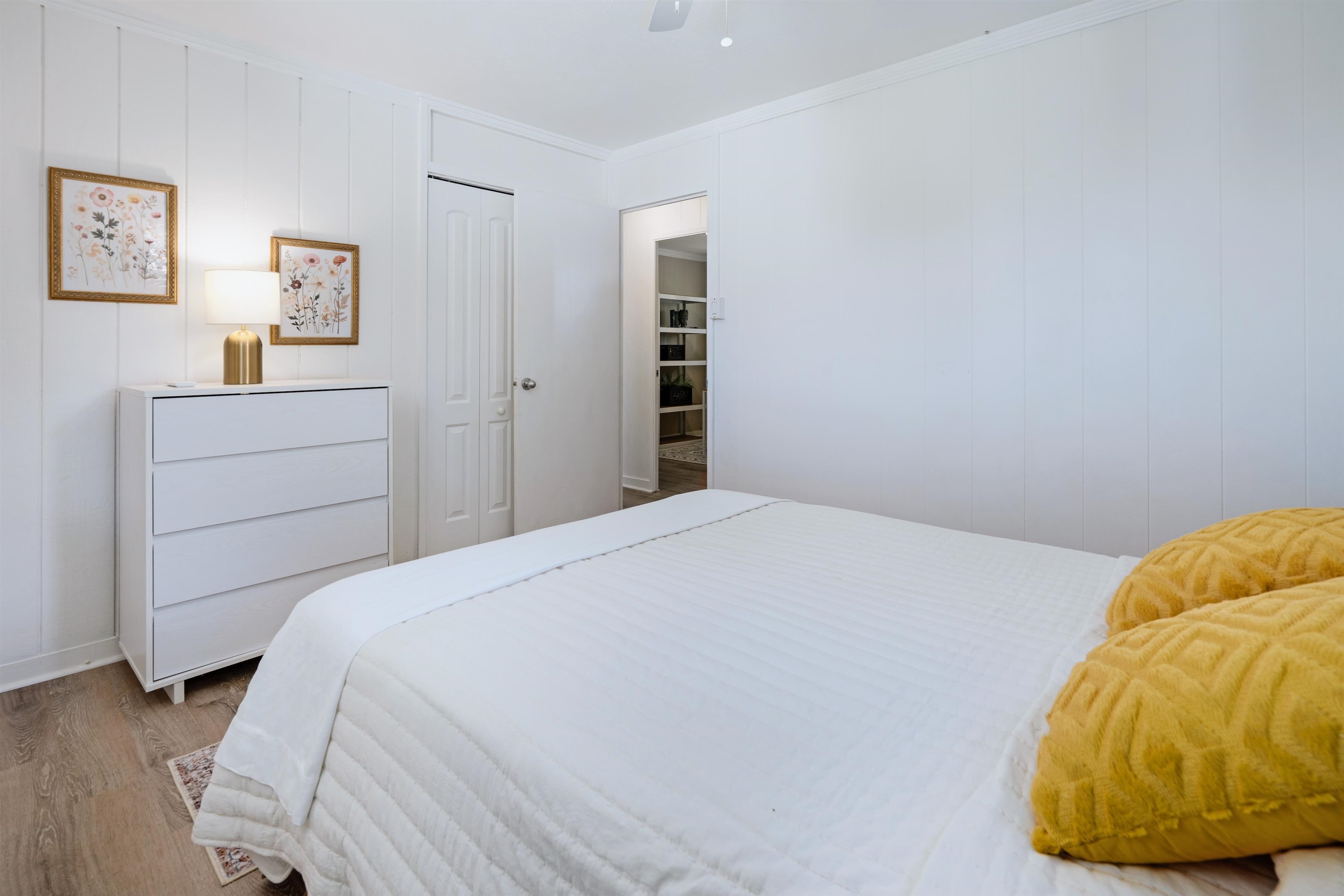 339 Manini Place Kihei, HI 96753 - Photo 16 of 34 a bedroom with a bed and a chair