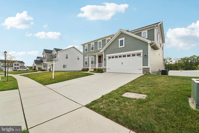 a view of house with yard