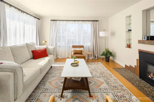 $5,500 | 11252 Evanston Avenue North, Seattle, WA 98133