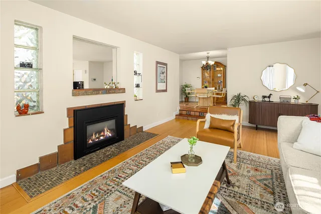 $5,500 | 11252 Evanston Avenue North, Seattle, WA 98133