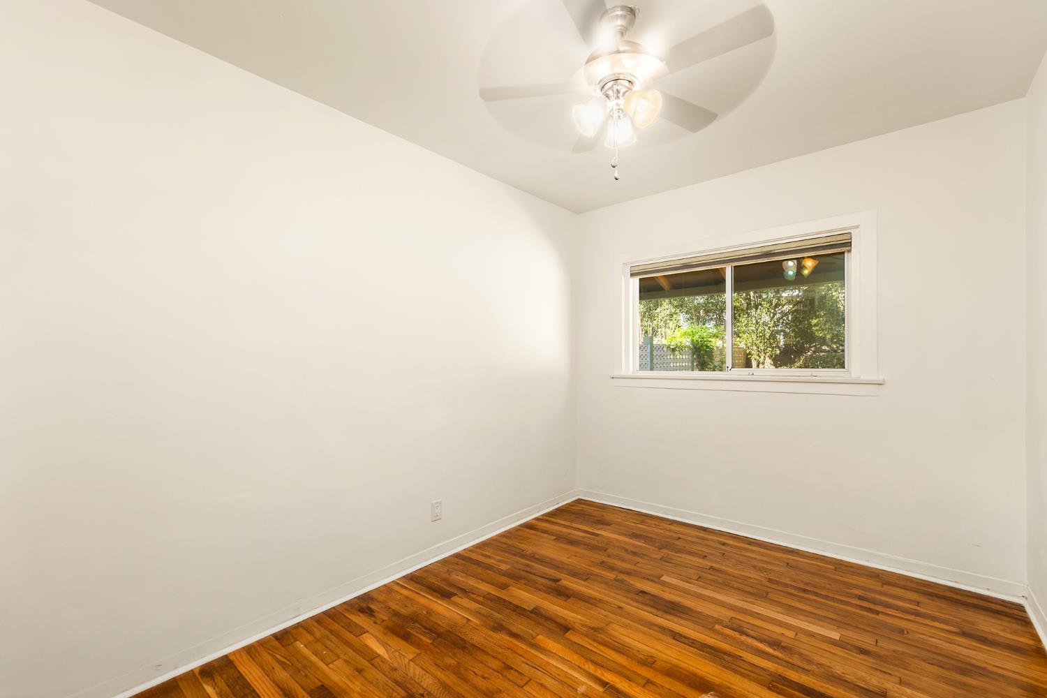 228 High Street Oak View, CA 93022 - Photo 9 of 28 an empty room with a window