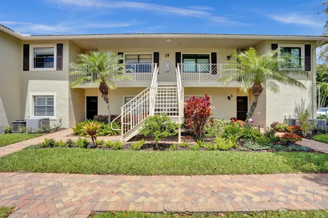 $10,000 | 19 Stratford Drive, Unit F, Boynton Beach, FL 33436