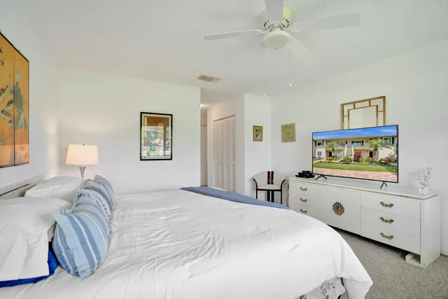 $10,000 | 19 Stratford Drive, Unit F, Boynton Beach, FL 33436