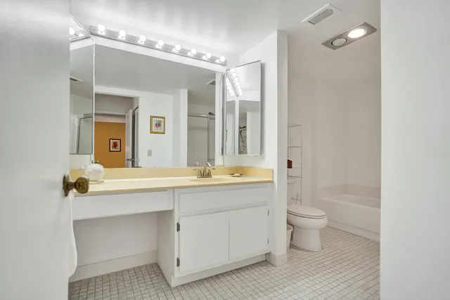 $10,000 | 19 Stratford Drive, Unit F, Boynton Beach, FL 33436