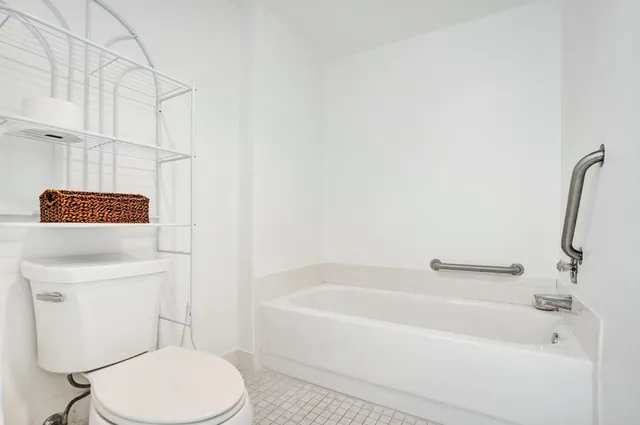 $10,000 | 19 Stratford Drive, Unit F, Boynton Beach, FL 33436