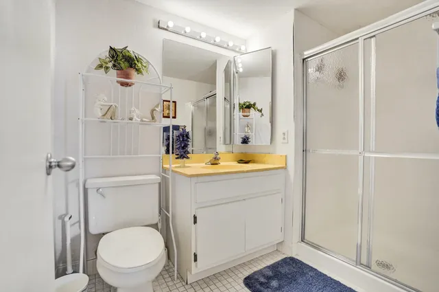 $10,000 | 19 Stratford Drive, Unit F, Boynton Beach, FL 33436