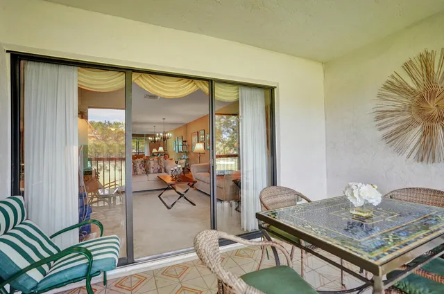 $10,000 | 19 Stratford Drive, Unit F, Boynton Beach, FL 33436