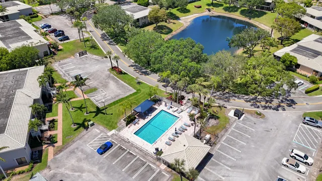 $10,000 | 19 Stratford Drive, Unit F, Boynton Beach, FL 33436