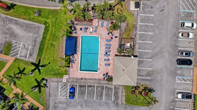 $10,000 | 19 Stratford Drive, Unit F, Boynton Beach, FL 33436