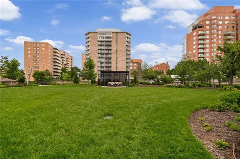 $695,000 | 400 West 49th Terrace, Unit 2032, Kansas City, MO 64112