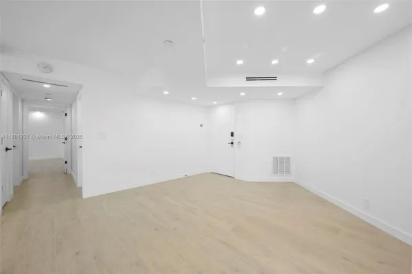 $4,975 | Aventura, Aventura, FL 33180