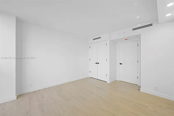 $4,975 | Aventura, Aventura, FL 33180
