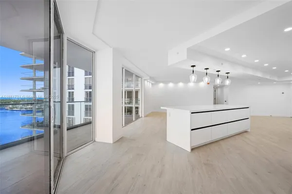 $4,975 | Aventura, Aventura, FL 33180