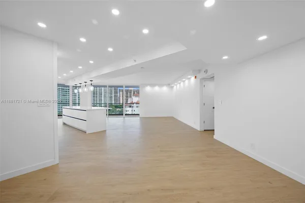 $4,975 | Aventura, Aventura, FL 33180