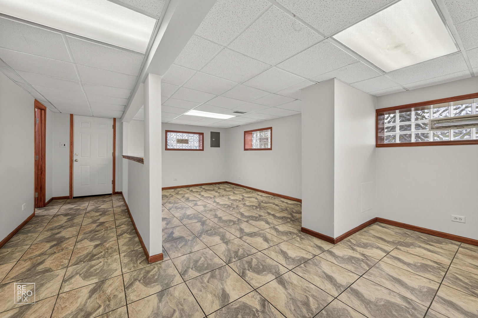 502 East Memorial Road Bensenville, IL 60106 - Photo 17 of 20 a view of empty room