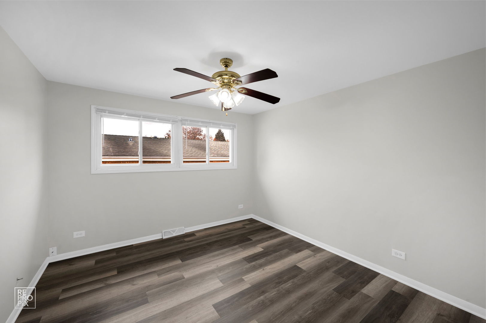 502 East Memorial Road Bensenville, IL 60106 - Photo 7 of 20 a view of an empty room with a window