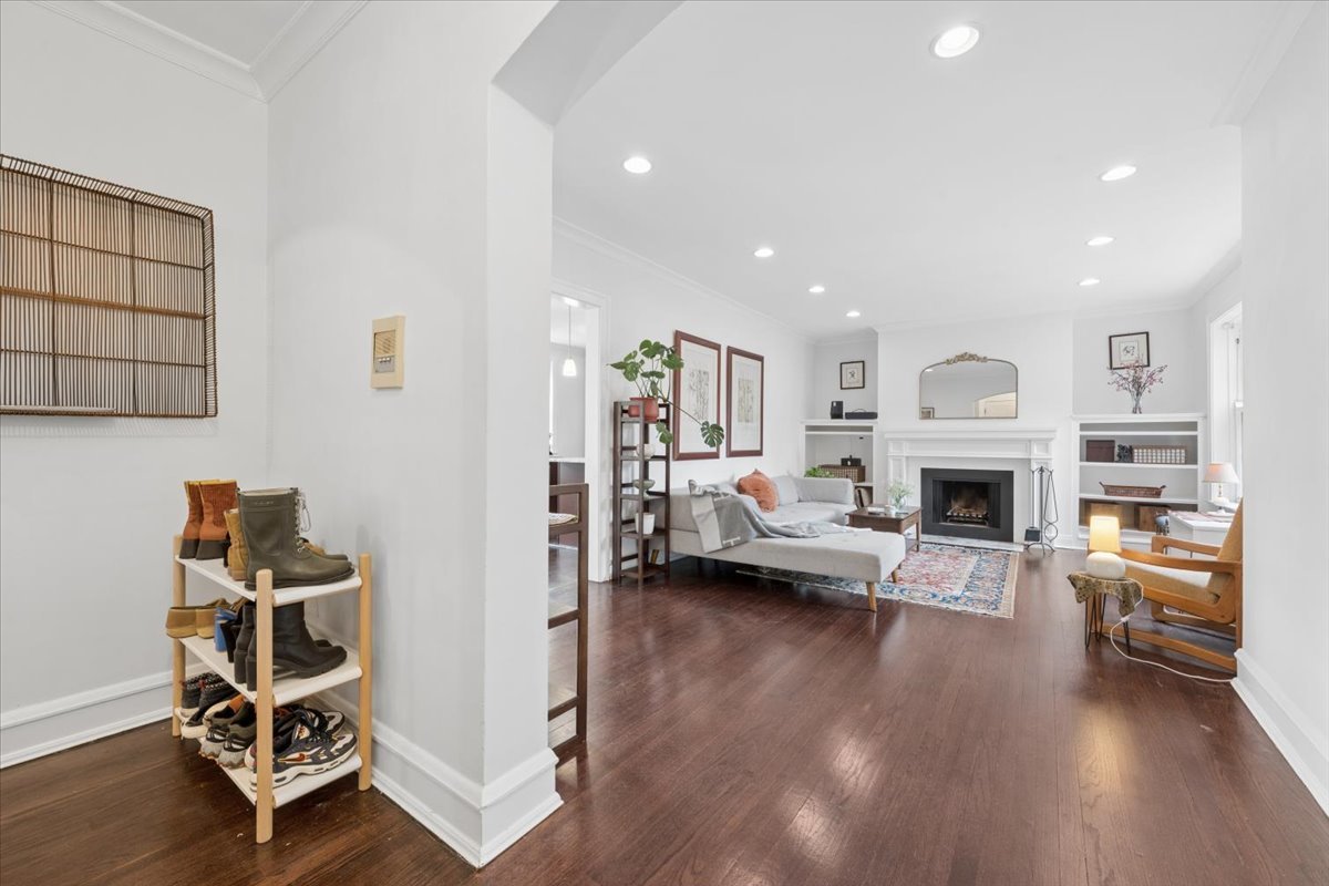 602 Sheridan Road, Unit 2W Evanston, IL 60202 - Photo 3 of 30