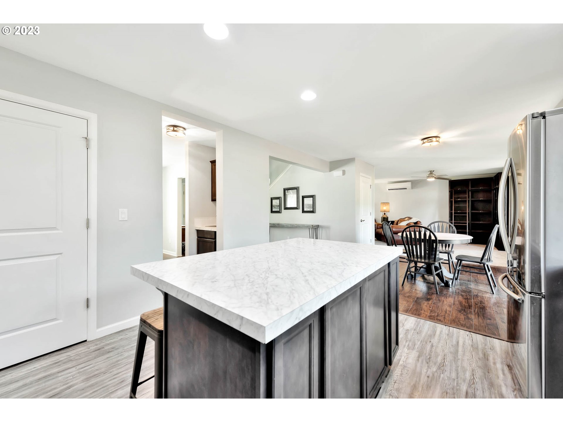 88750 Potter Lane Springfield, OR 97478 - Photo 14 of 43 a kitchen with a table and chairs
