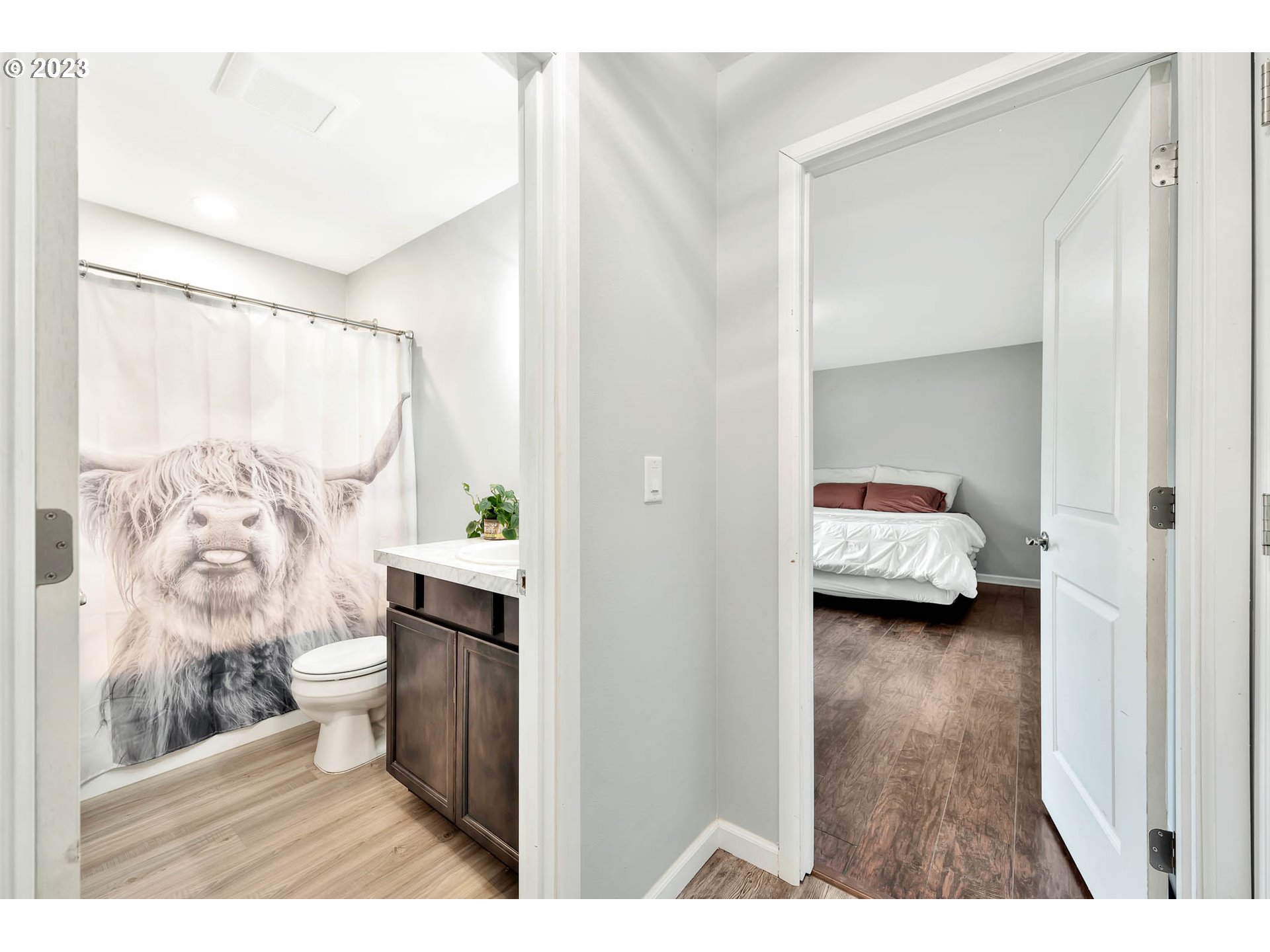 88750 Potter Lane Springfield, OR 97478 - Photo 15 of 43 a en suite bathroom with a granite countertop sink and a mirror