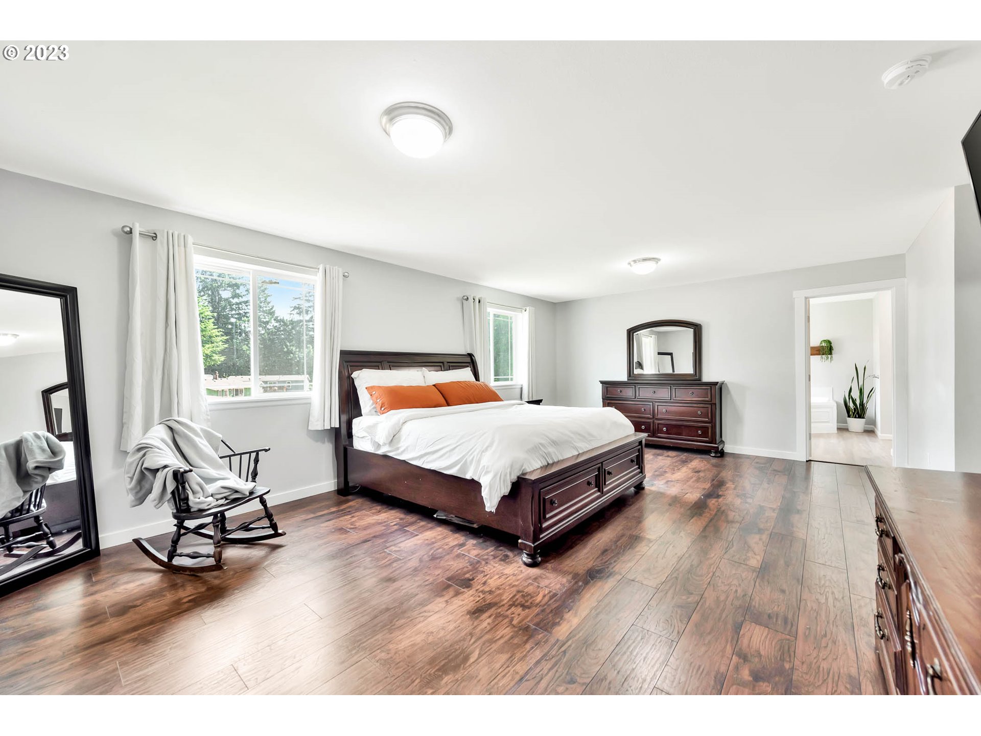 88750 Potter Lane Springfield, OR 97478 - Photo 21 of 43 a bedroom with a bed a table and a dresser