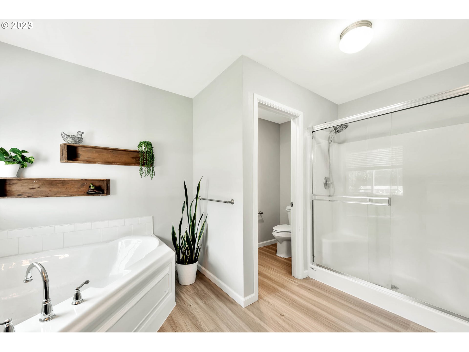 88750 Potter Lane Springfield, OR 97478 - Photo 24 of 43 a bathroom with a tub a sink and a shower