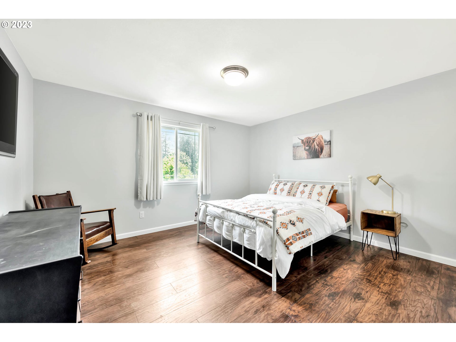 88750 Potter Lane Springfield, OR 97478 - Photo 25 of 43 a bedroom with a bed and a desk