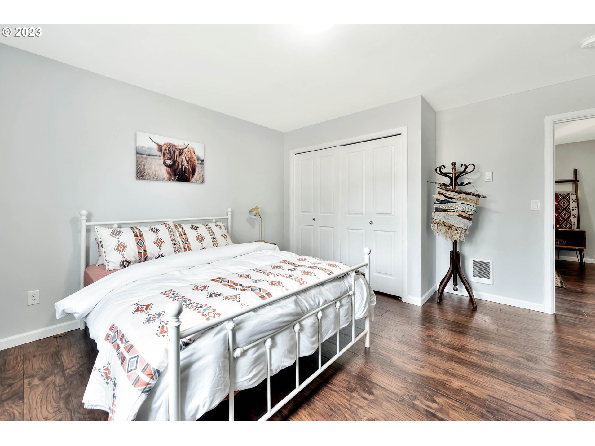 88750 Potter Lane Springfield, OR 97478 - Photo 26 of 43 a bedroom with a bed and a table in it