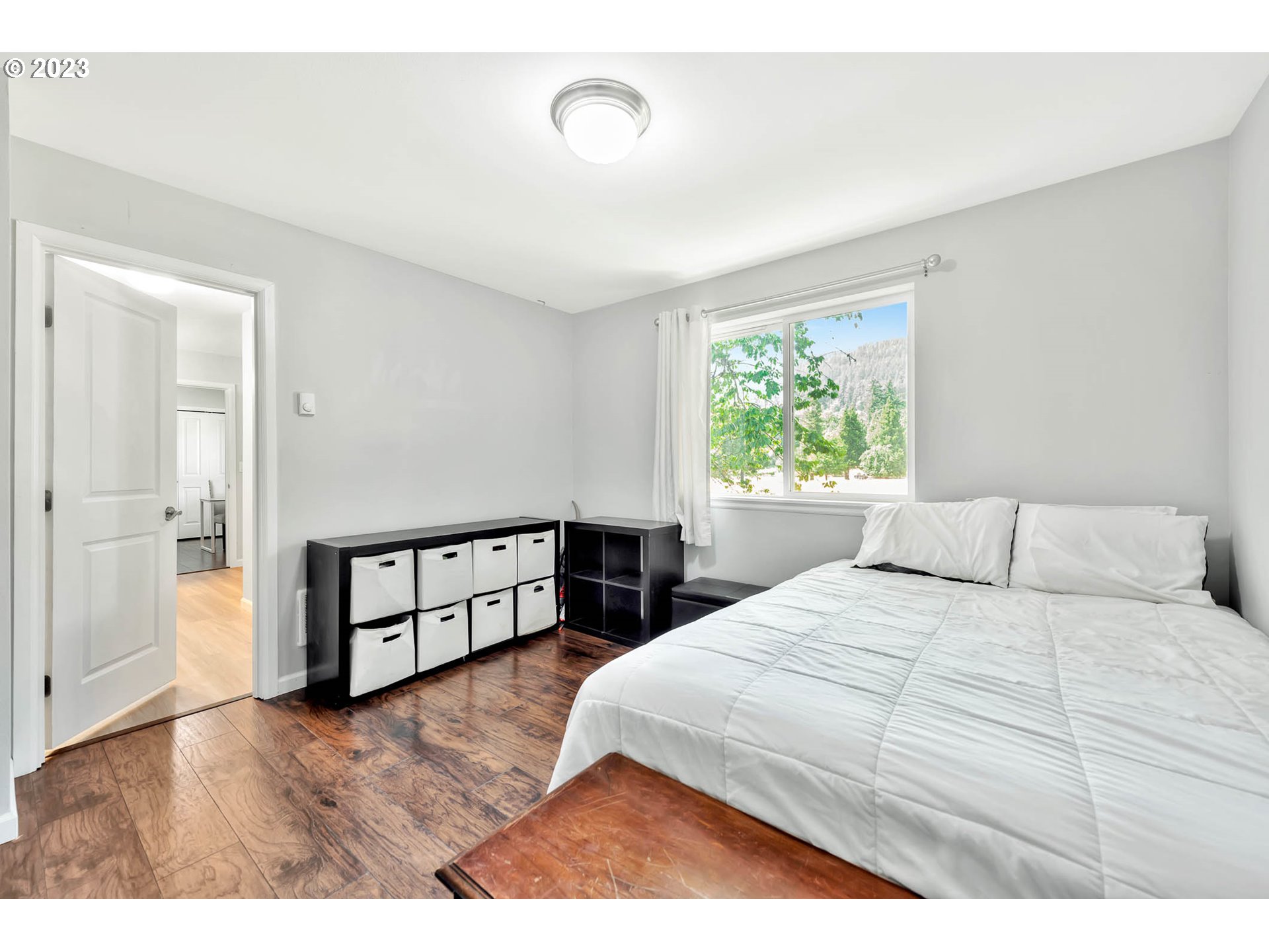 88750 Potter Lane Springfield, OR 97478 - Photo 27 of 43 a bedroom with a bed and a window