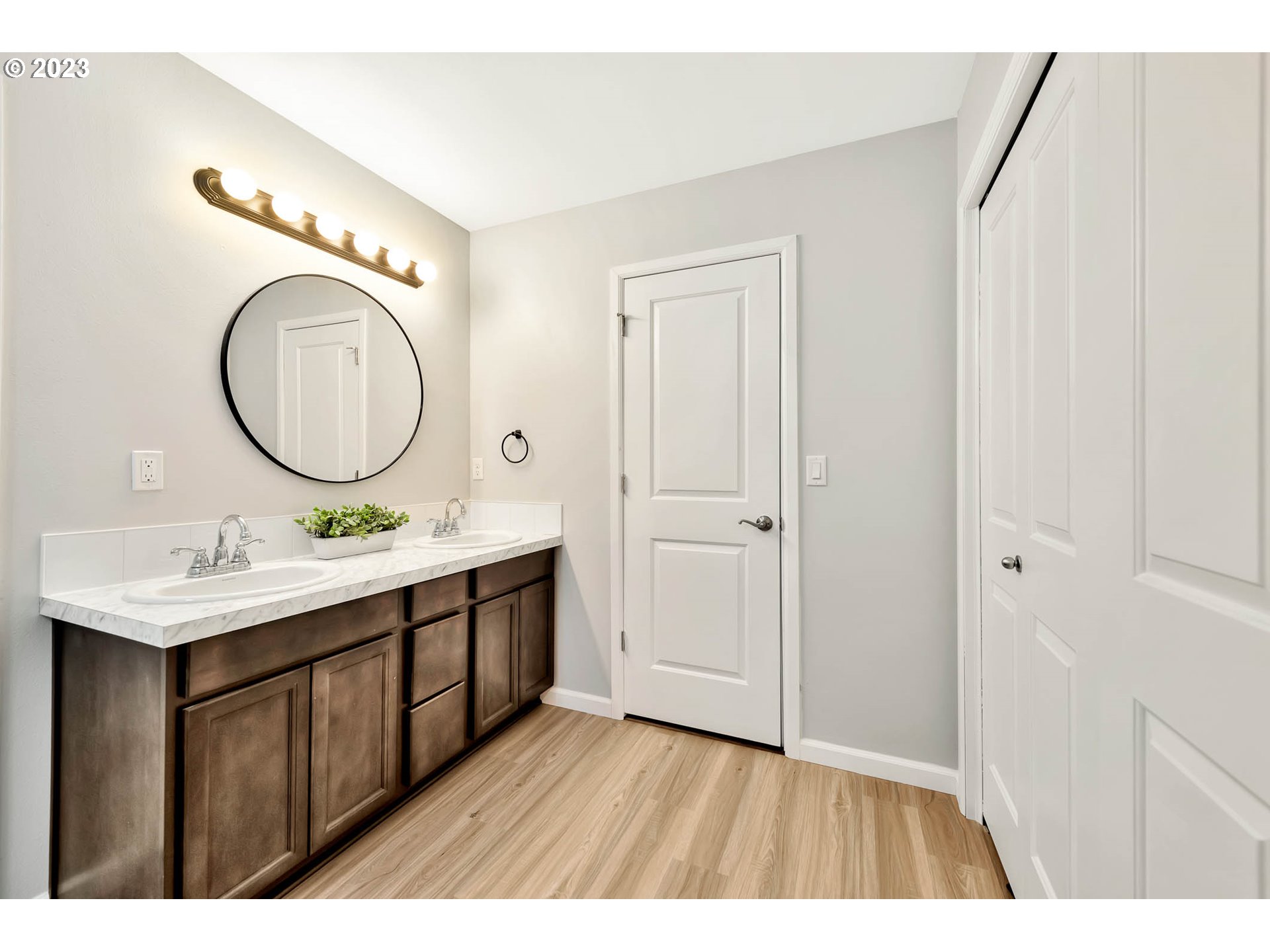 88750 Potter Lane Springfield, OR 97478 - Photo 28 of 43 a bathroom with a sink and a mirror