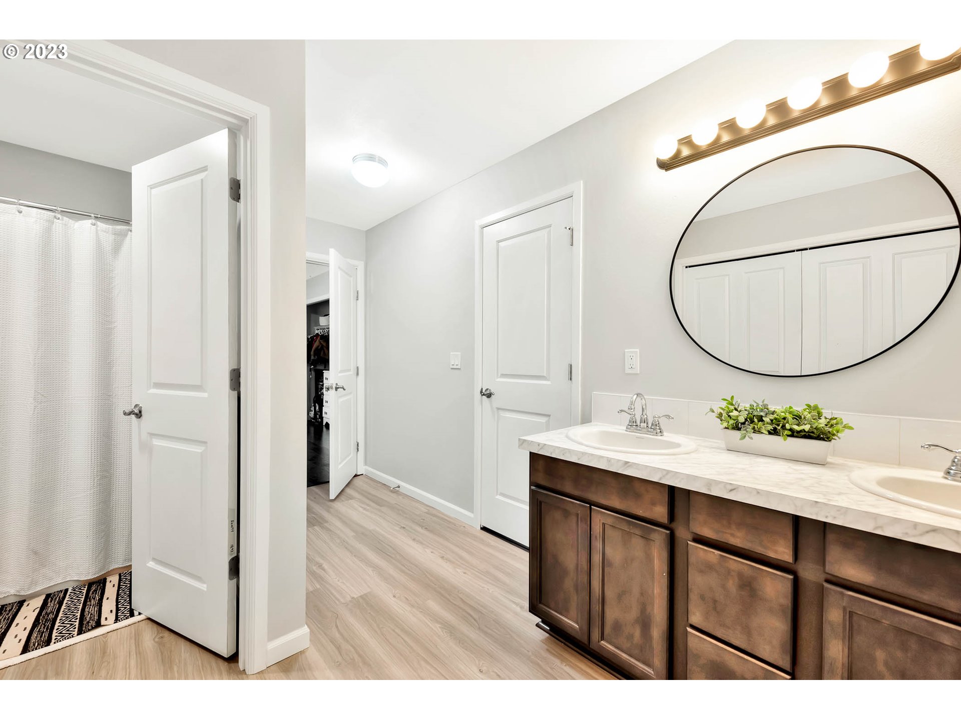 88750 Potter Lane Springfield, OR 97478 - Photo 29 of 43 a bathroom with a sink and a mirror