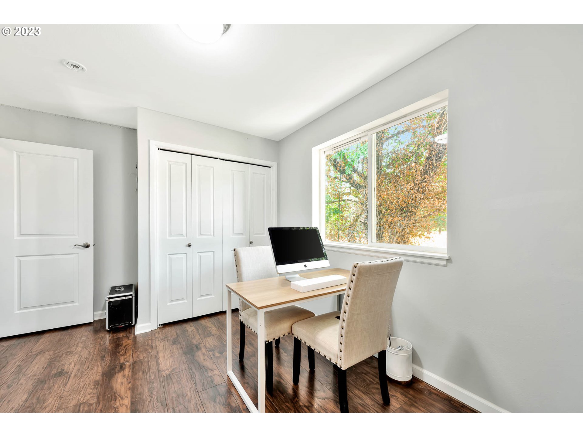 88750 Potter Lane Springfield, OR 97478 - Photo 32 of 43 a workspace with furniture and a window