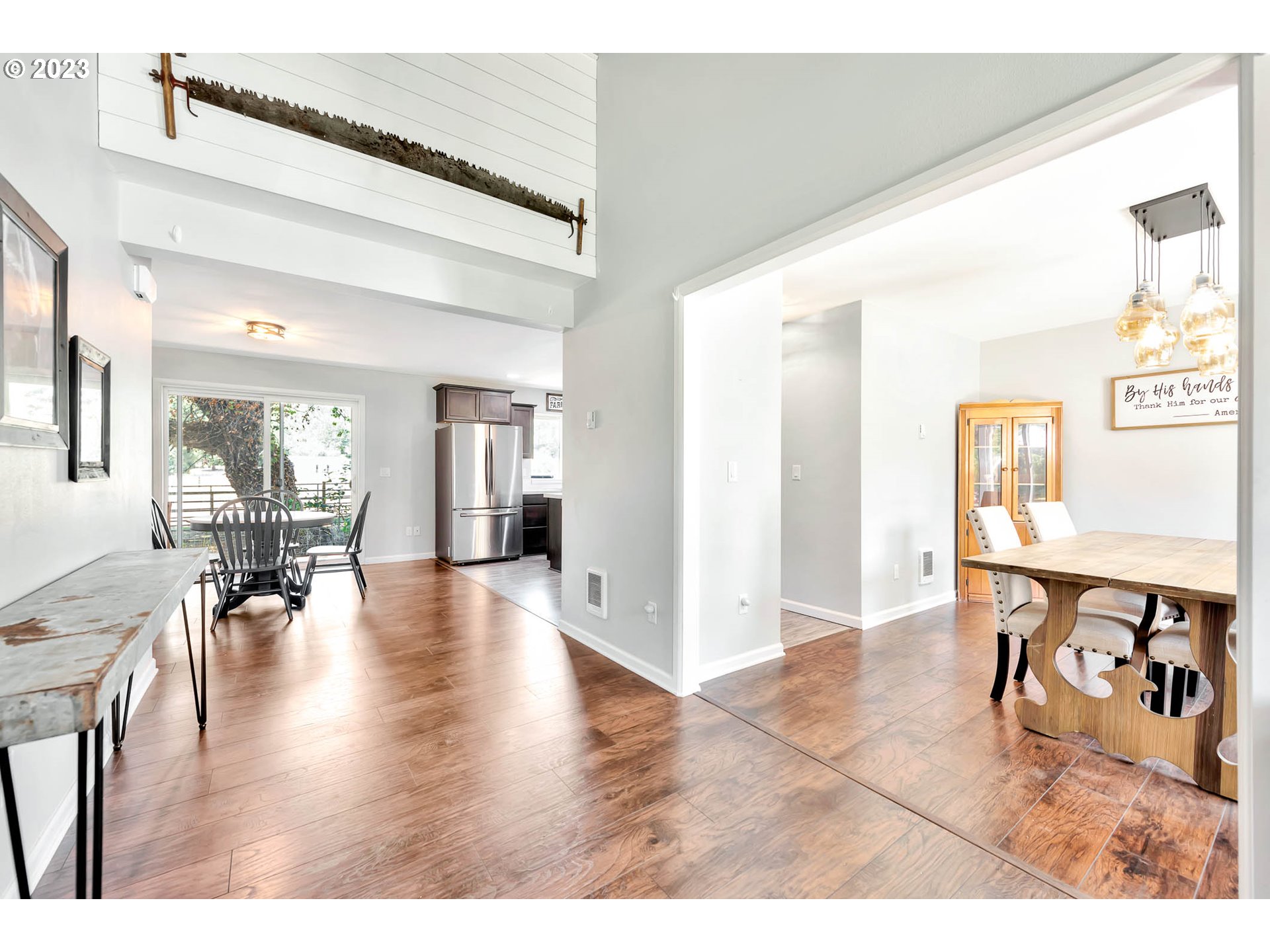 88750 Potter Lane Springfield, OR 97478 - Photo 6 of 43 a view of a living room and dining room