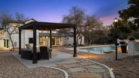 a view of a house with backyard and porch