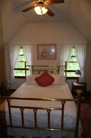 289 Hurricane Hill Road Mason, NH 03048 - Photo 19 of 30 a room with furniture and window