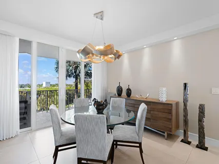 $3,150,000 | 2500 South Ocean Boulevard, Unit 3A3, Palm Beach, FL 33480