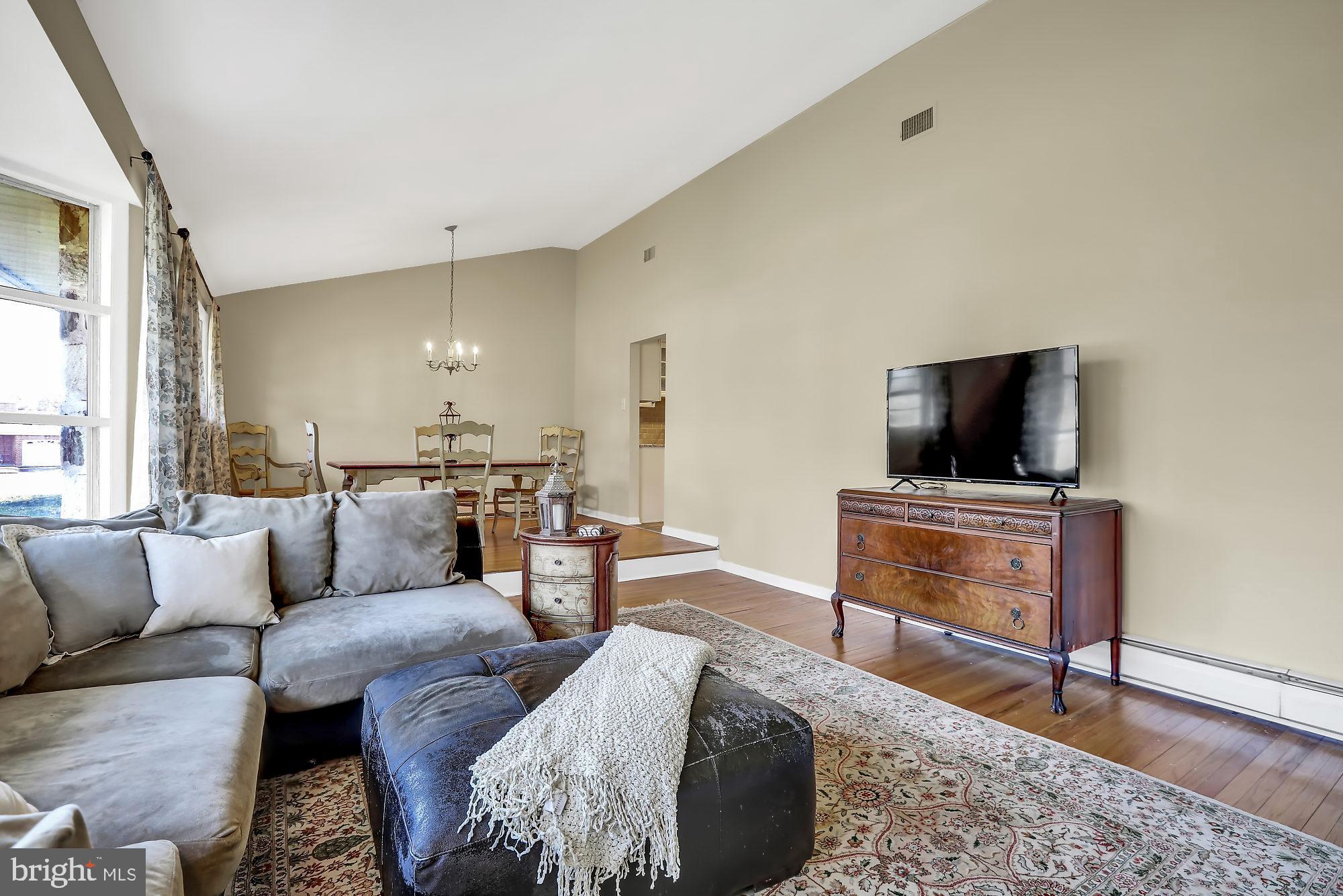40 Chestnut Road Southampton, PA 18966 - Photo 2 of 28 Gallery Image 2