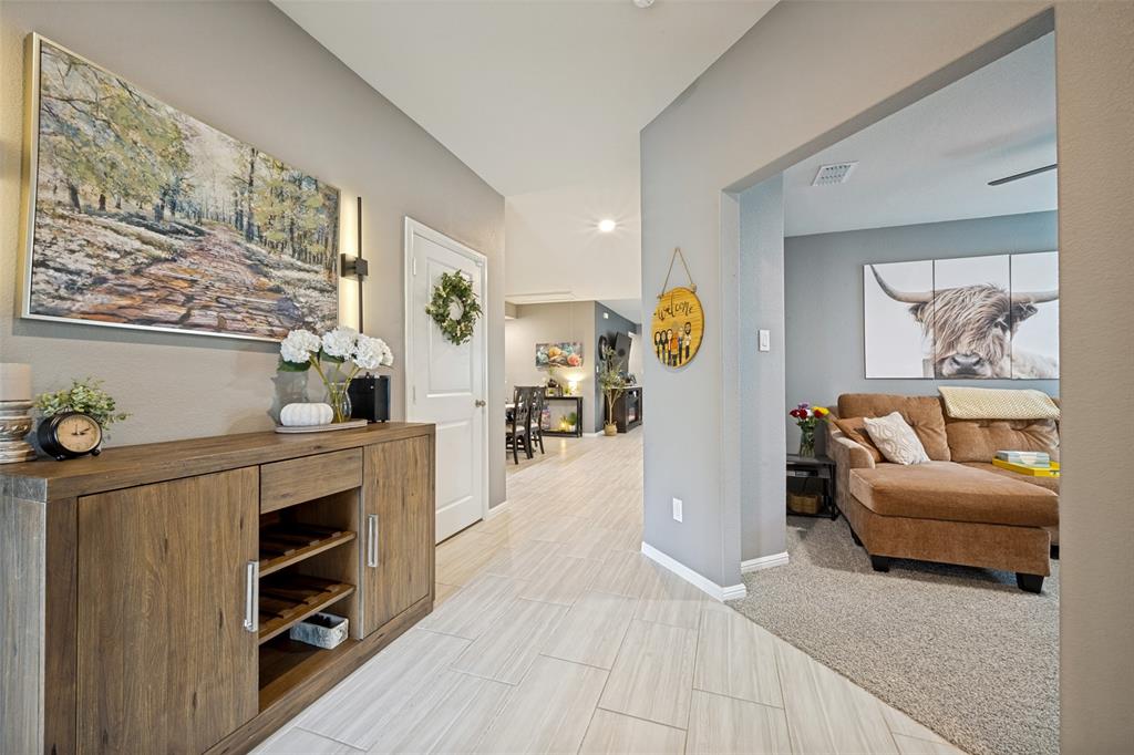 5529 Legends Way Krum, TX 76249 - Photo 7 of 27 Gallery Image 7