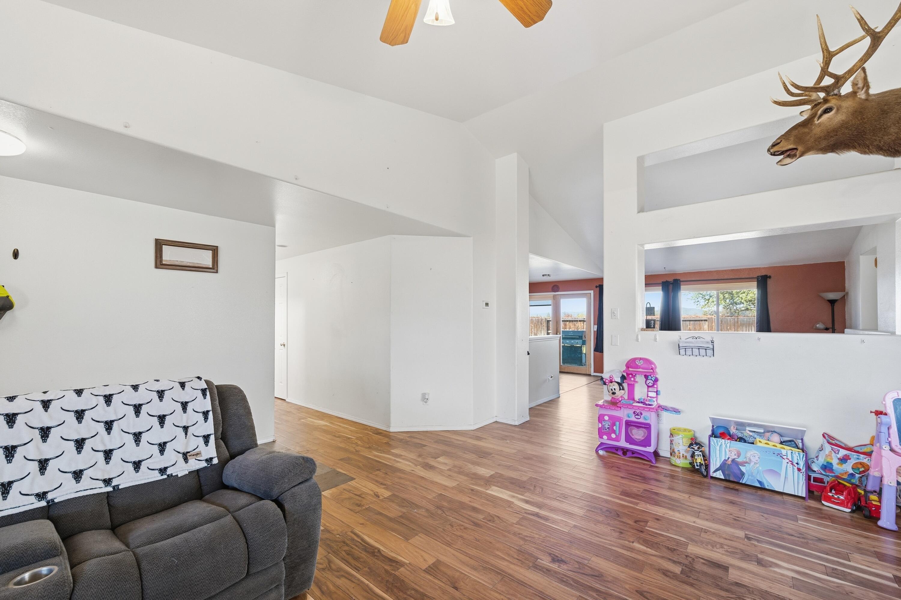 2113 Northwest 22nd Street Redmond, OR 97756 - Photo 6 of 40 TPark_8717_041726