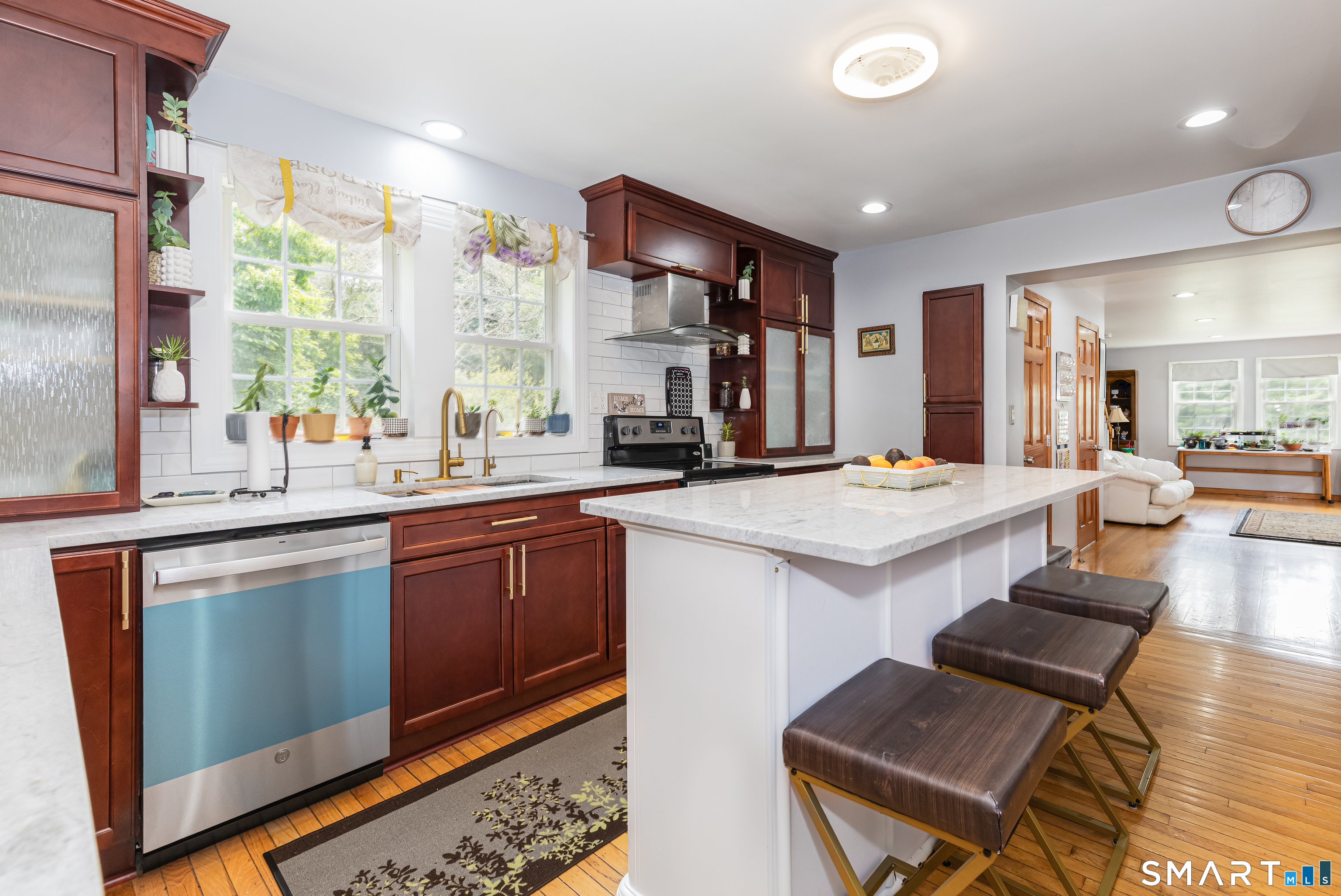 816 Woodruff Road Orange, CT 06477 - Photo 10 of 40