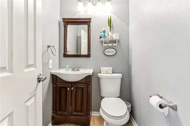 $275,000 | 828 Fairfax Drive, Gretna, LA 70056